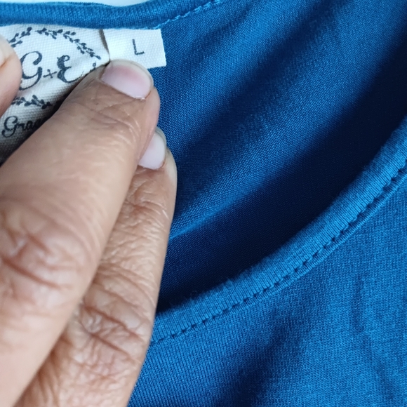 🚨Women's Blue and White Batwing Sleeve Top - Picture 3 of 4